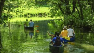 Kanu- und Kajaktour auf der Pegnitz in der Frankenalb, Flußwandern im Hügelland Mittelfrankens